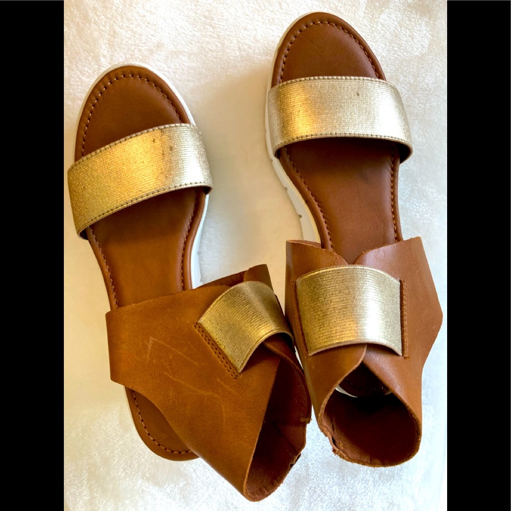 Gold , light brown & white TH wedge.